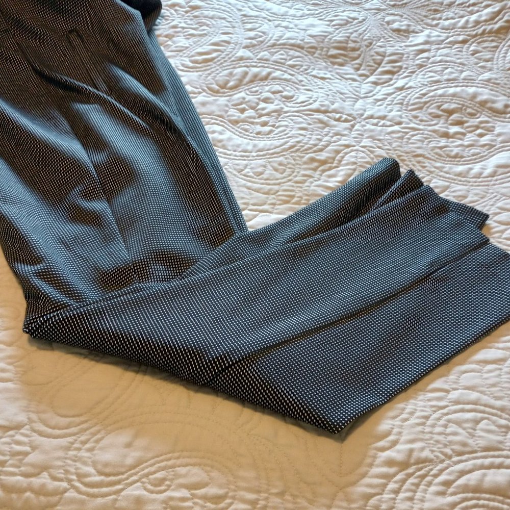 Chicos Juliet pull on waist pants, size 1.5 =  U.S size 10 , like new condition